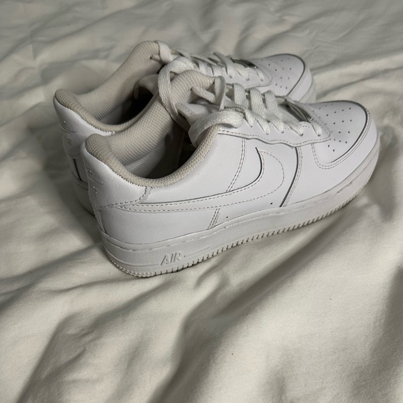 Air Force 1s all white used in good condition - Picture 4 of 5